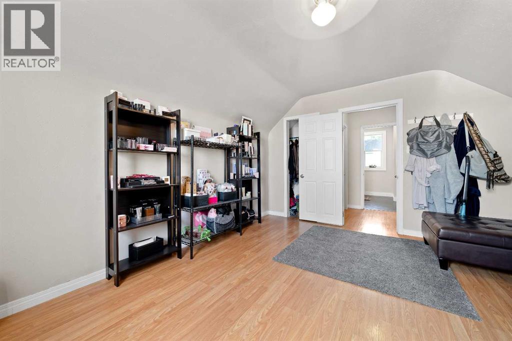 228 2 Avenue E - 21