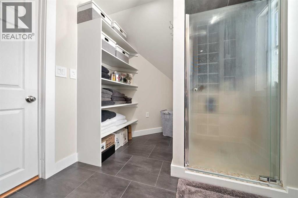 228 2 Avenue E - 27
