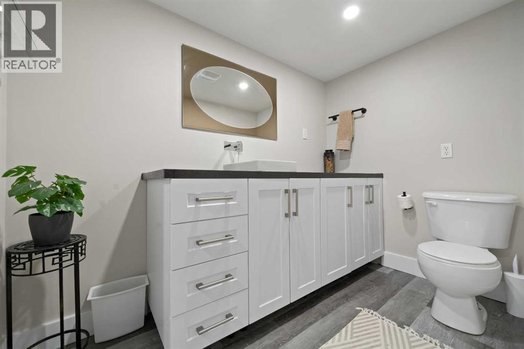 228 2 Avenue E - 28