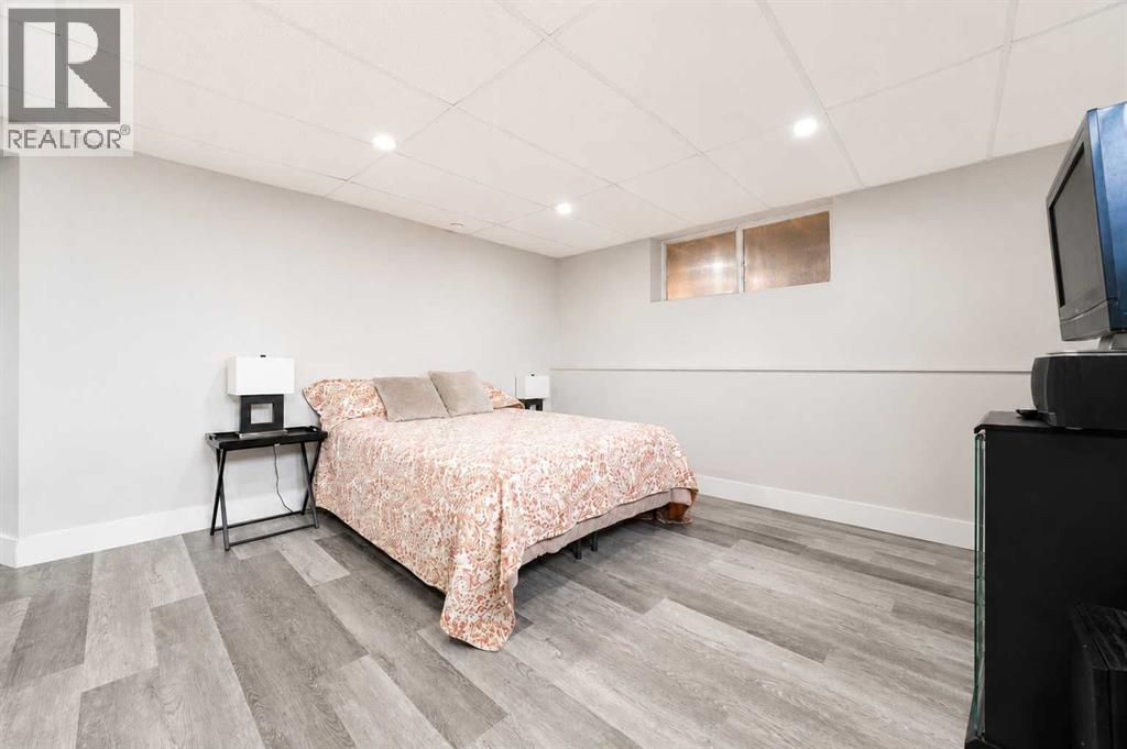 228 2 Avenue E - 31