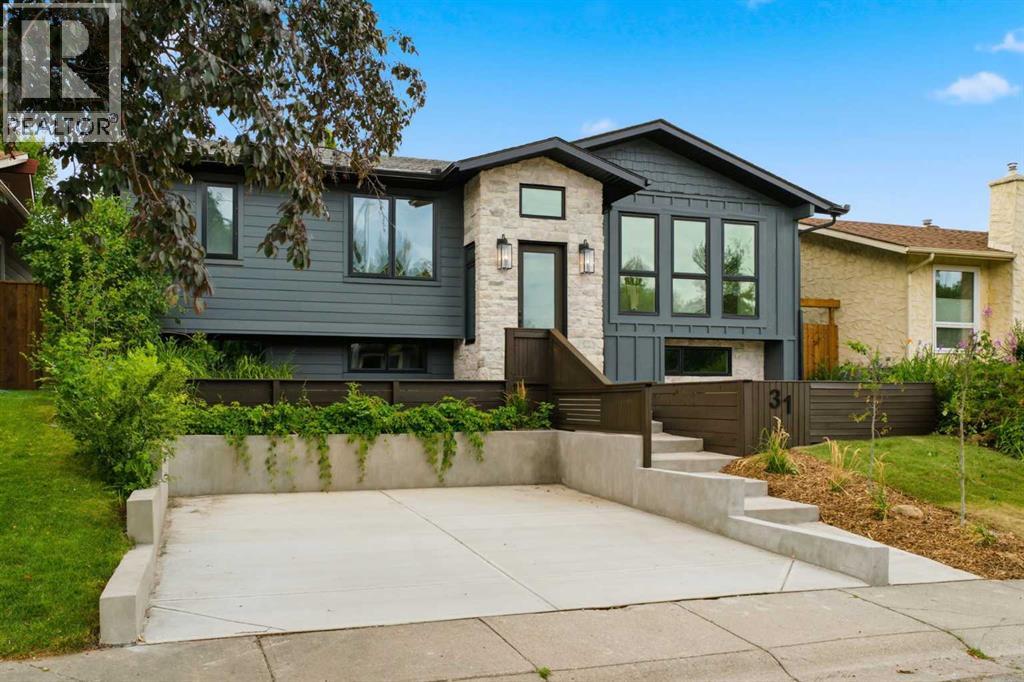 31 Midvalley Road SE - 2
