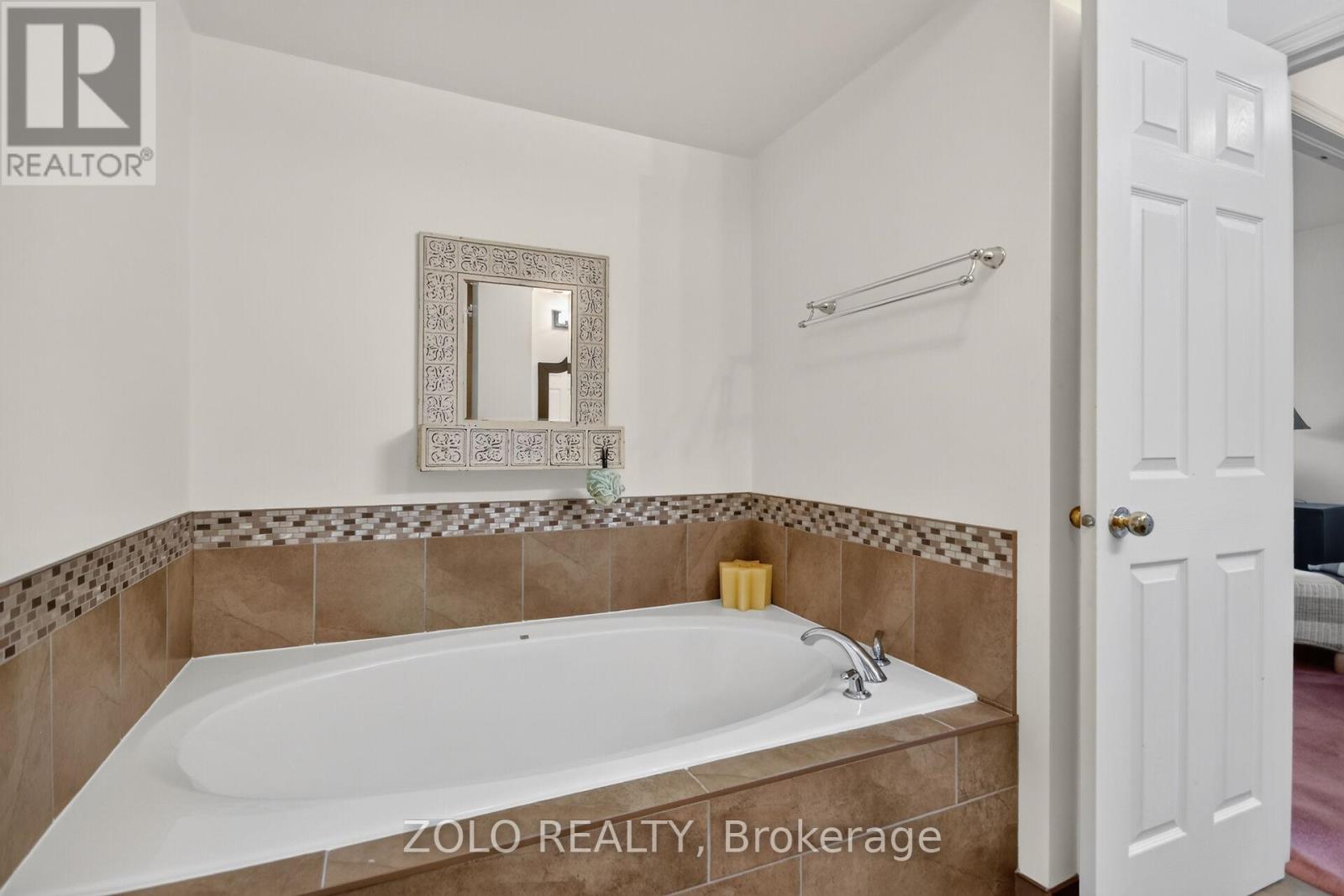 38 CENTRAL PARK DRIVE - 33