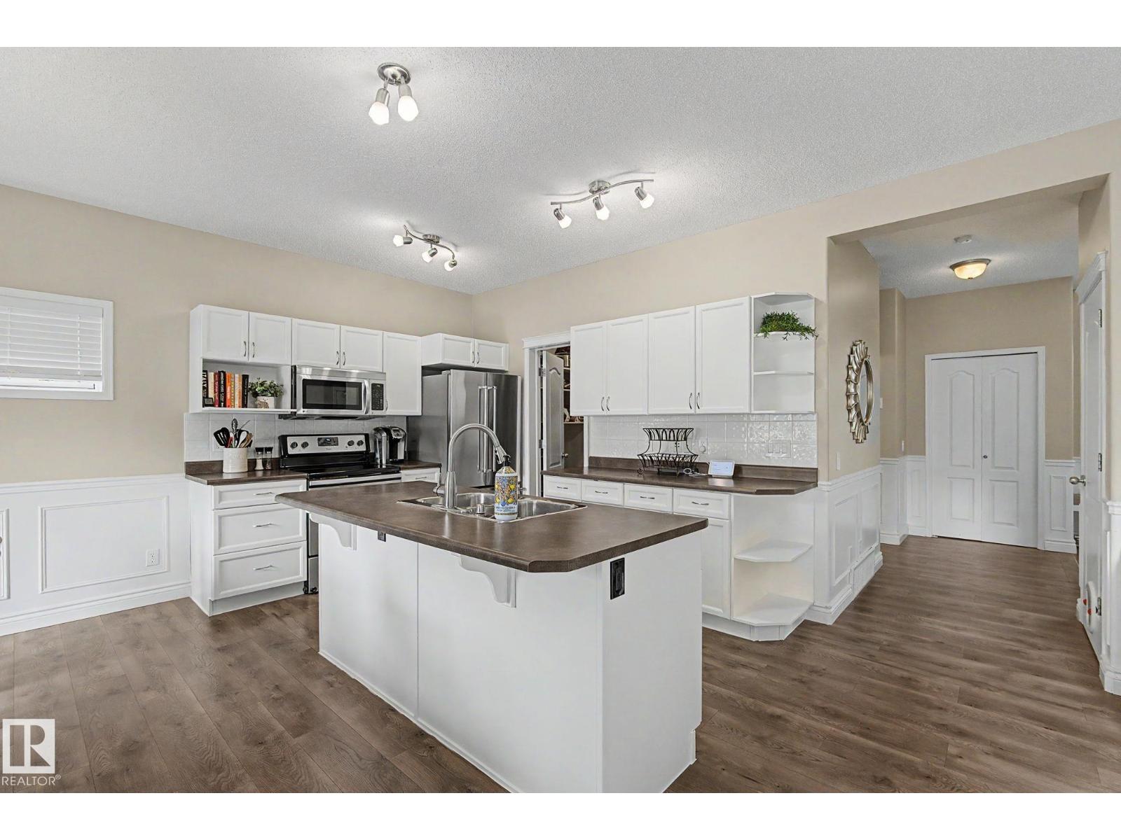 5632 201 St NW - 13