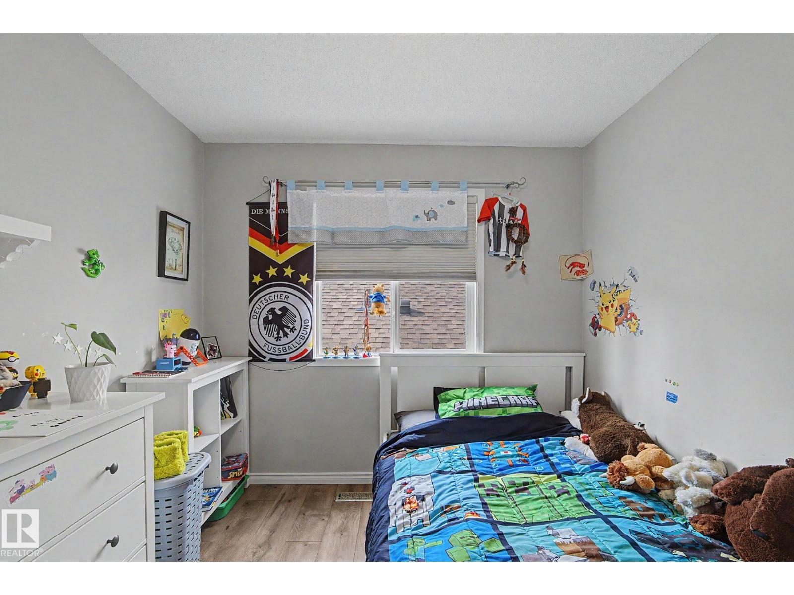 5632 201 St NW - 50