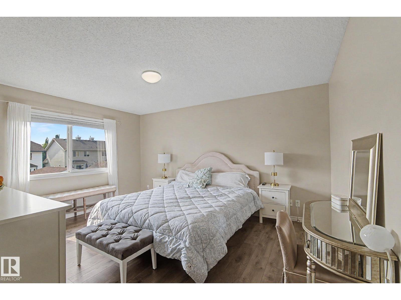 5632 201 St NW - 38