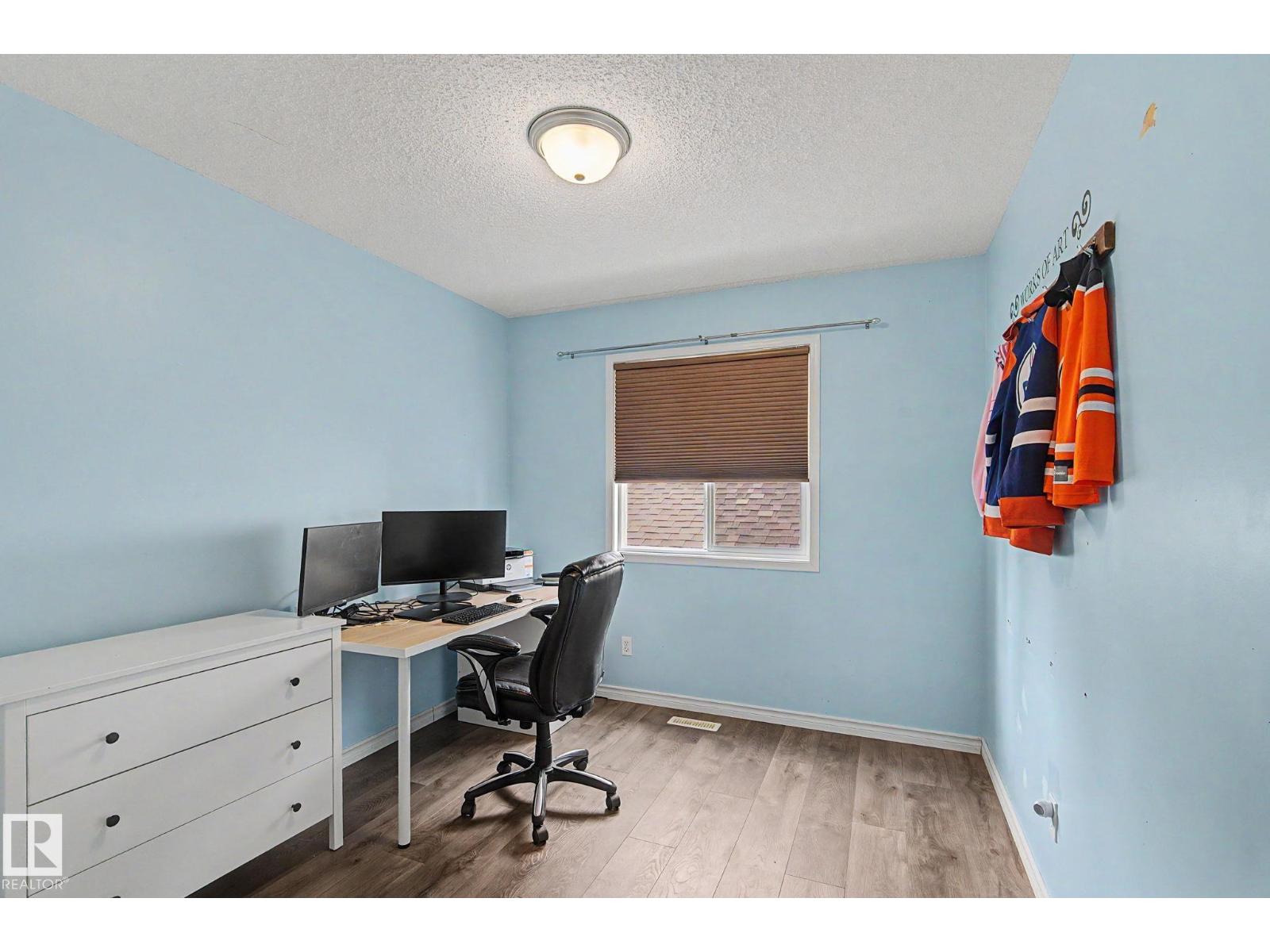 5632 201 St NW - 44