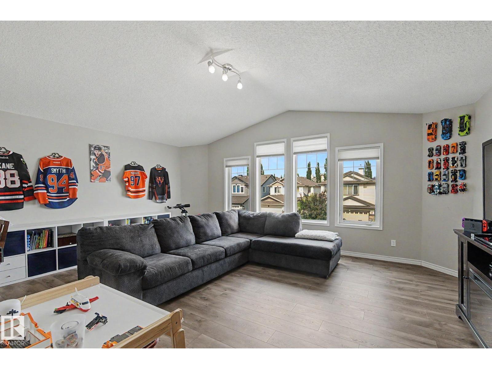 5632 201 St NW - 32