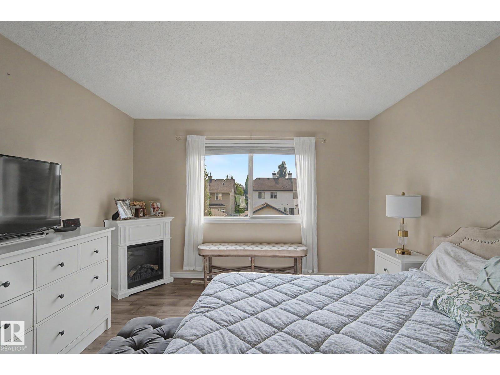 5632 201 St NW - 40