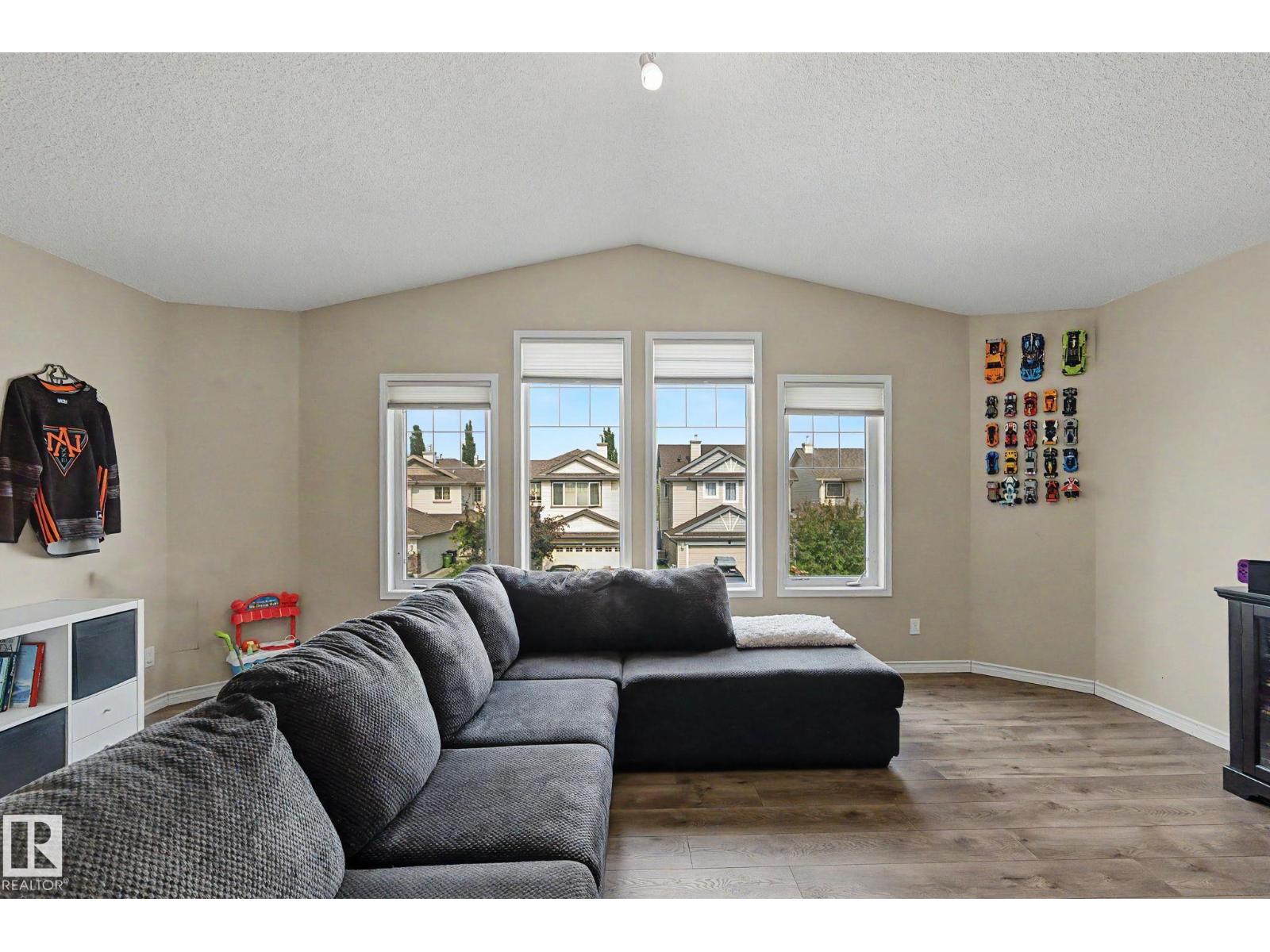 5632 201 St NW - 35
