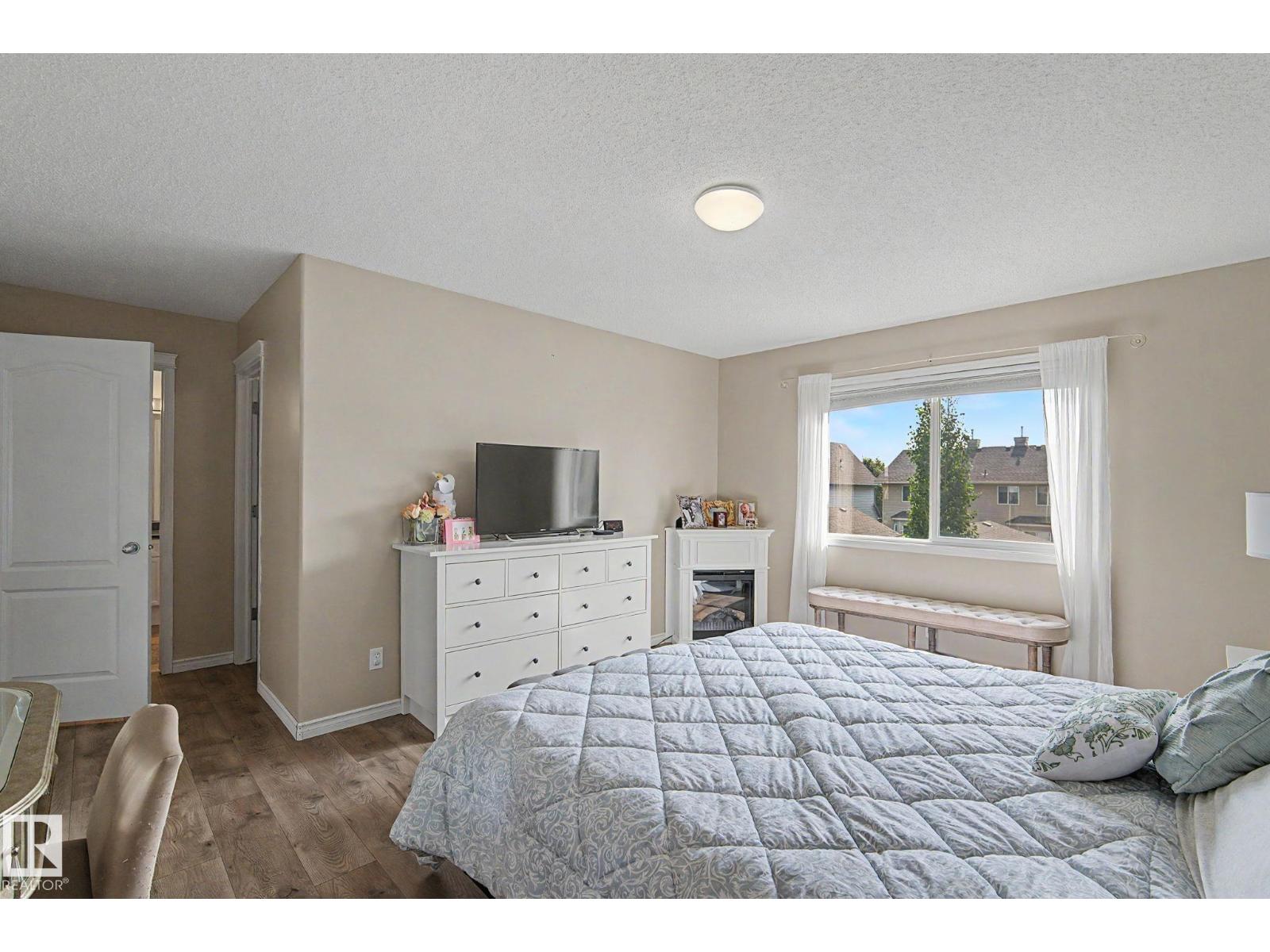 5632 201 St NW - 39