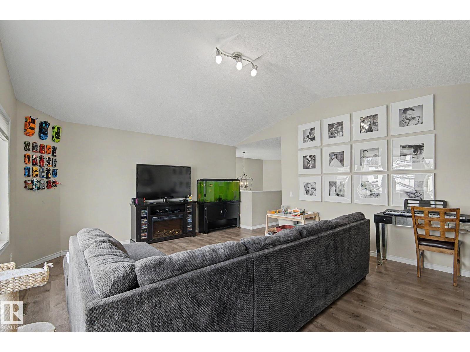 5632 201 St NW - 34
