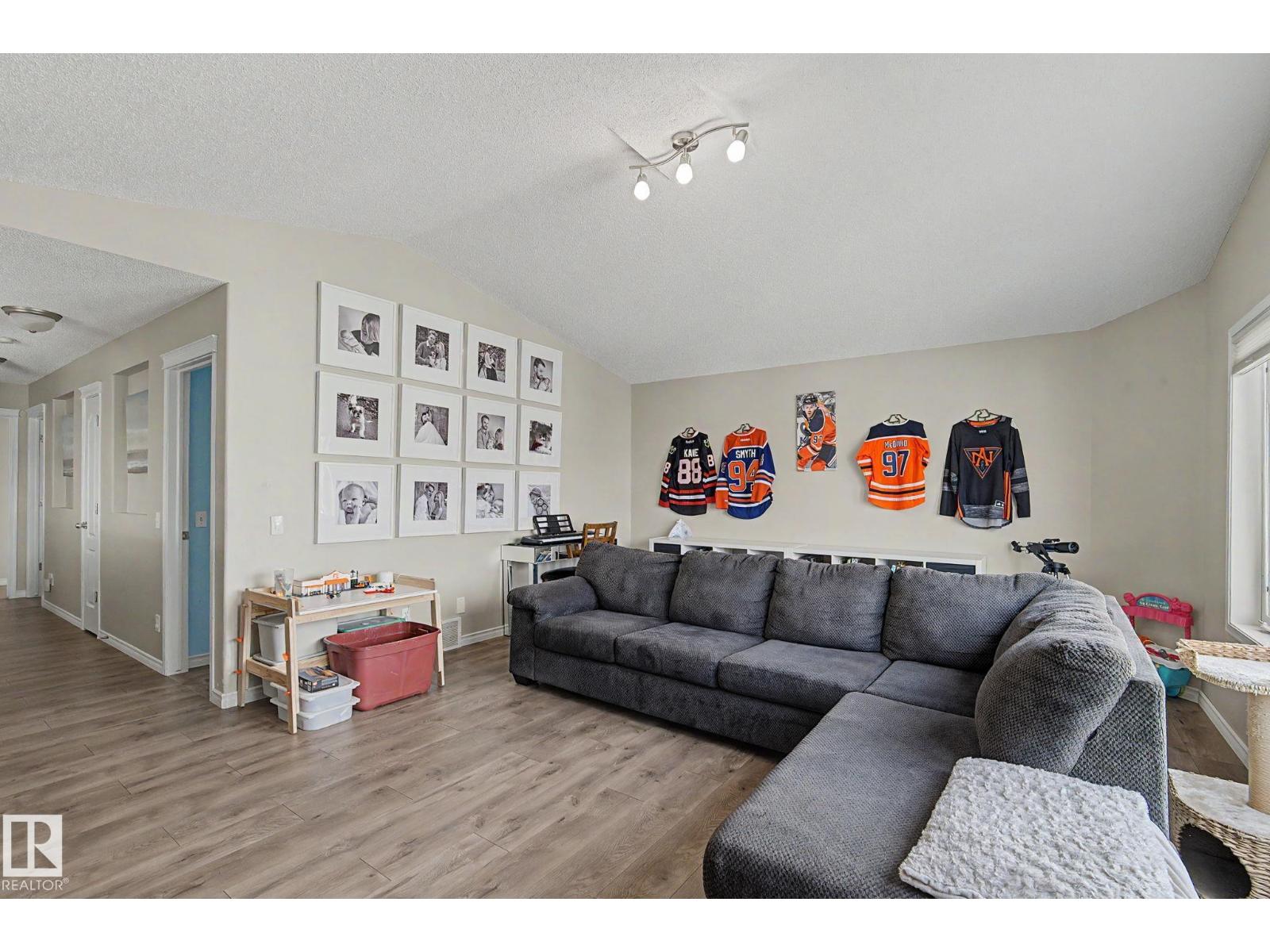 5632 201 St NW - 36