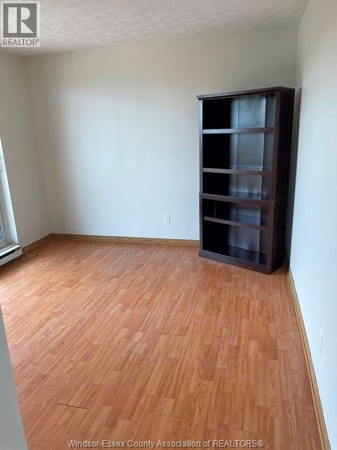 #E422 9099 RIVERSIDE DRIVE East - 22