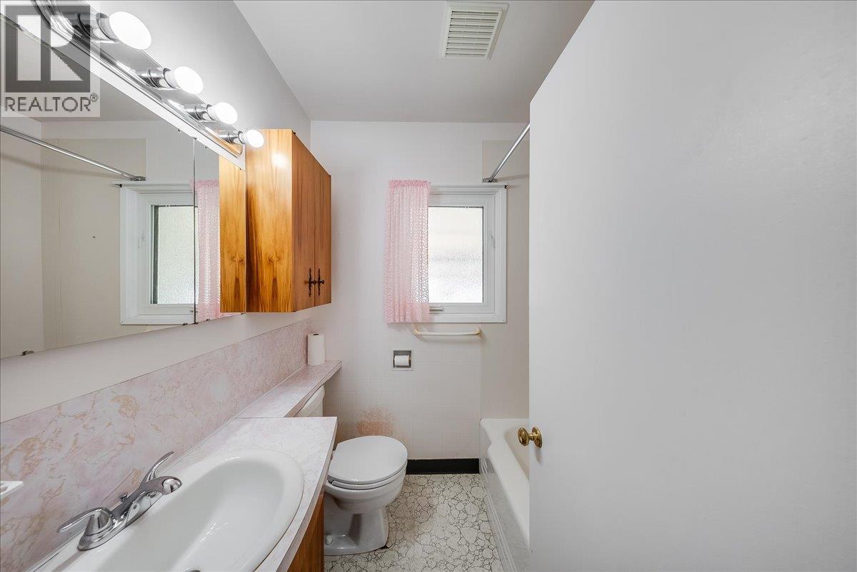 916 Thackeray Street - 14