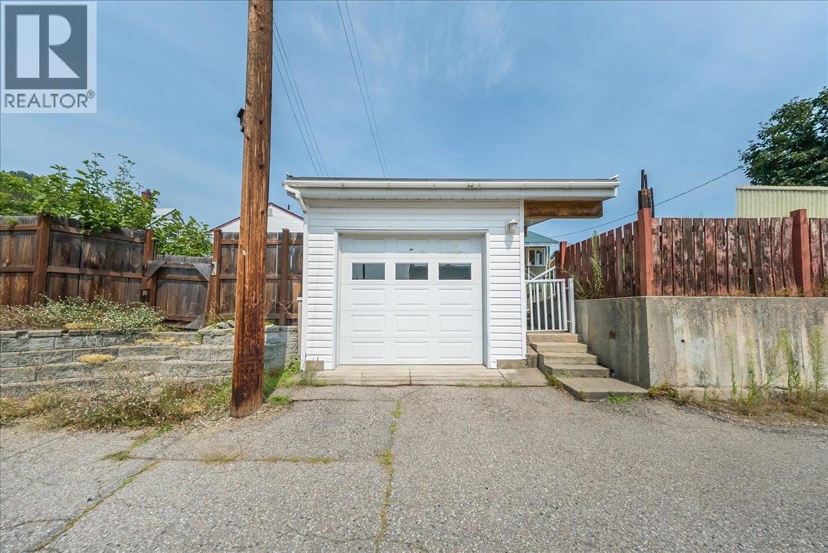 916 Thackeray Street - 33