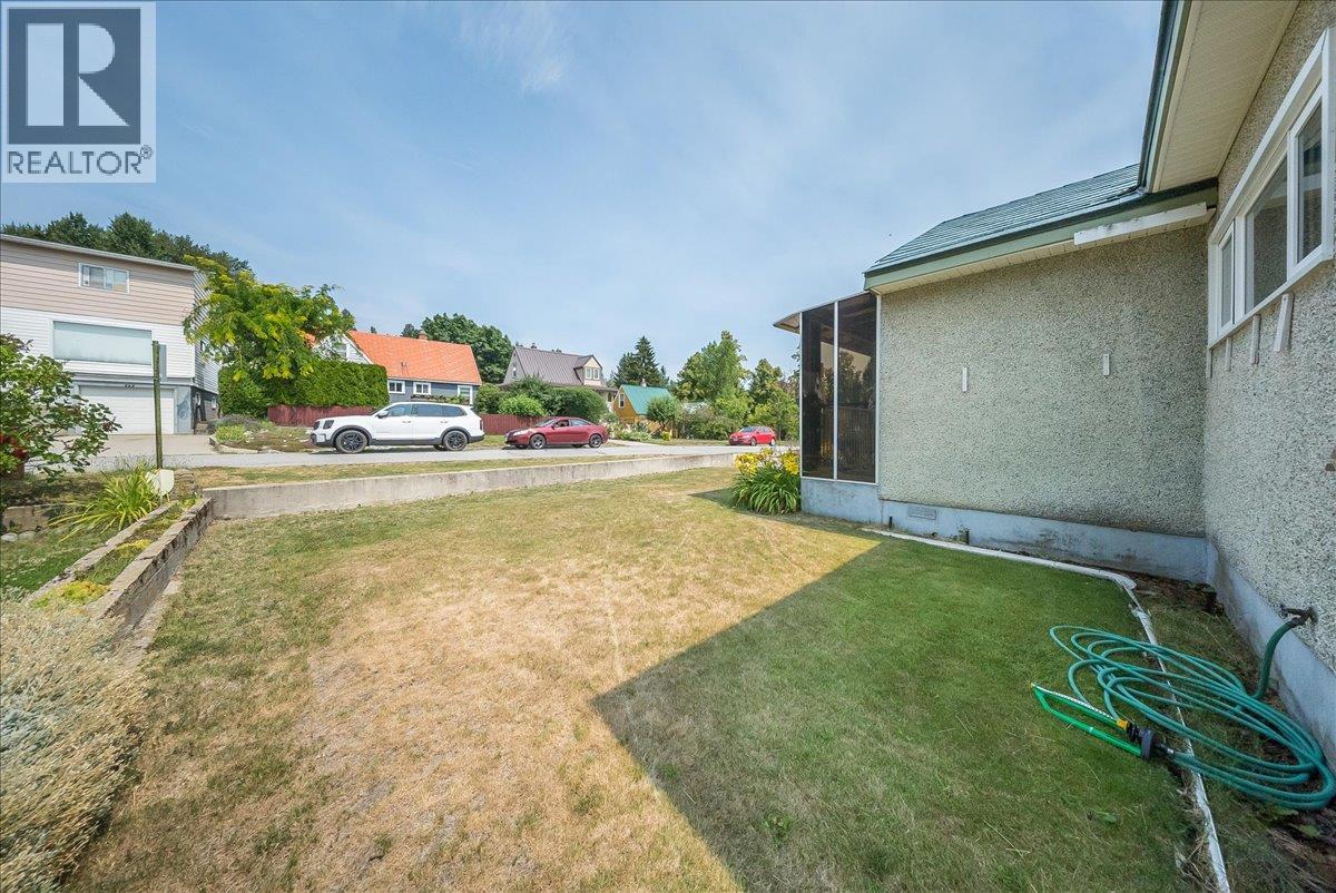 916 Thackeray Street - 31