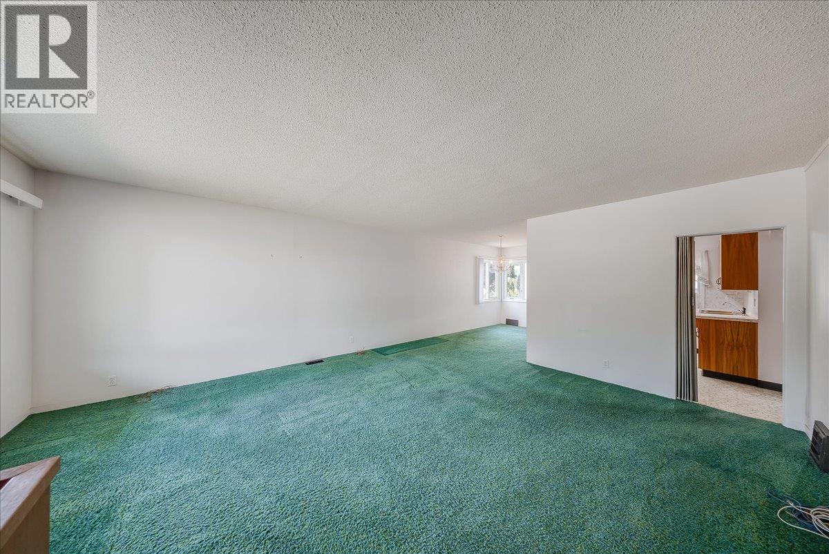 916 Thackeray Street - 4