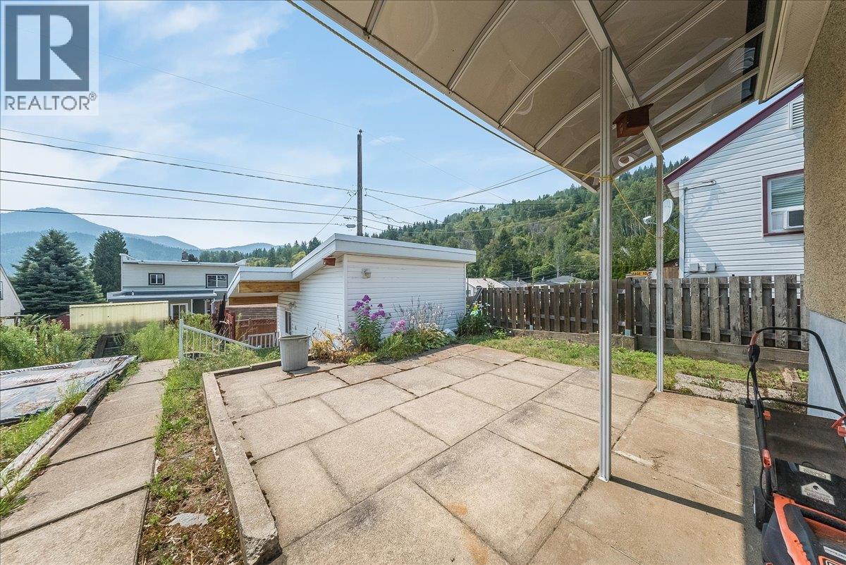 916 Thackeray Street - 29