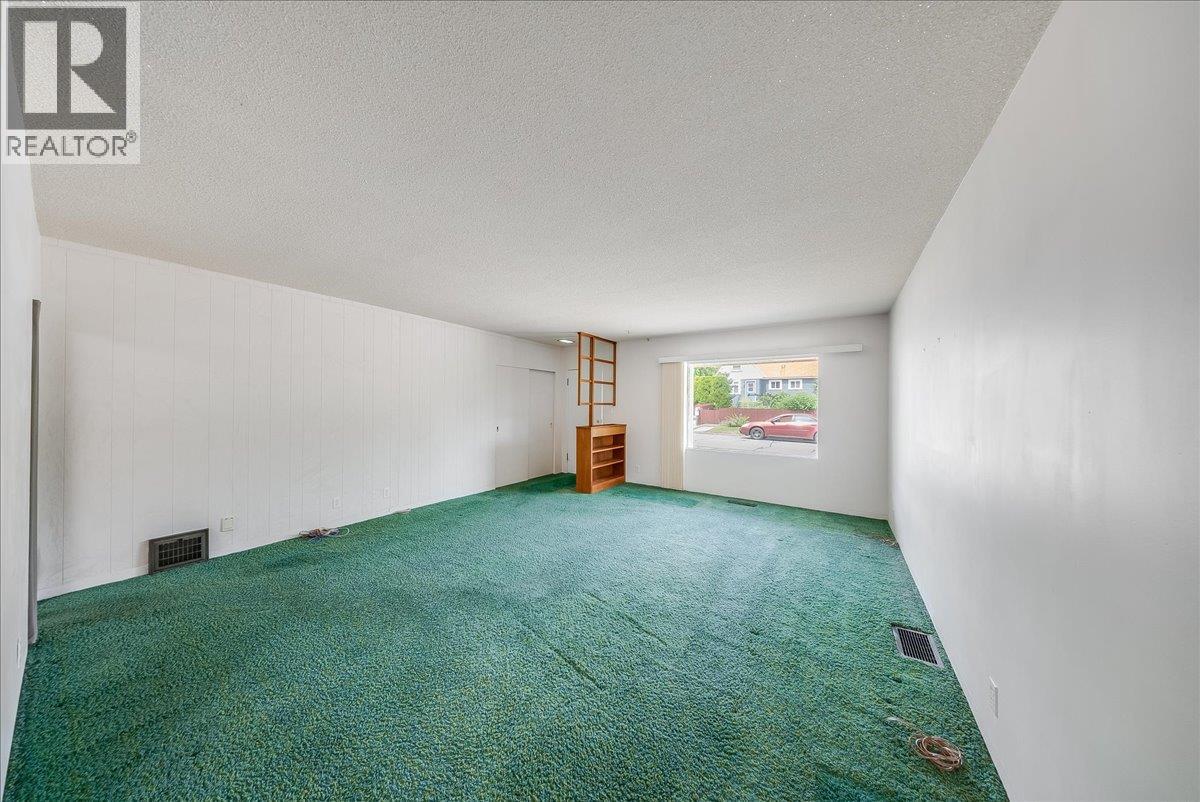 916 Thackeray Street - 6