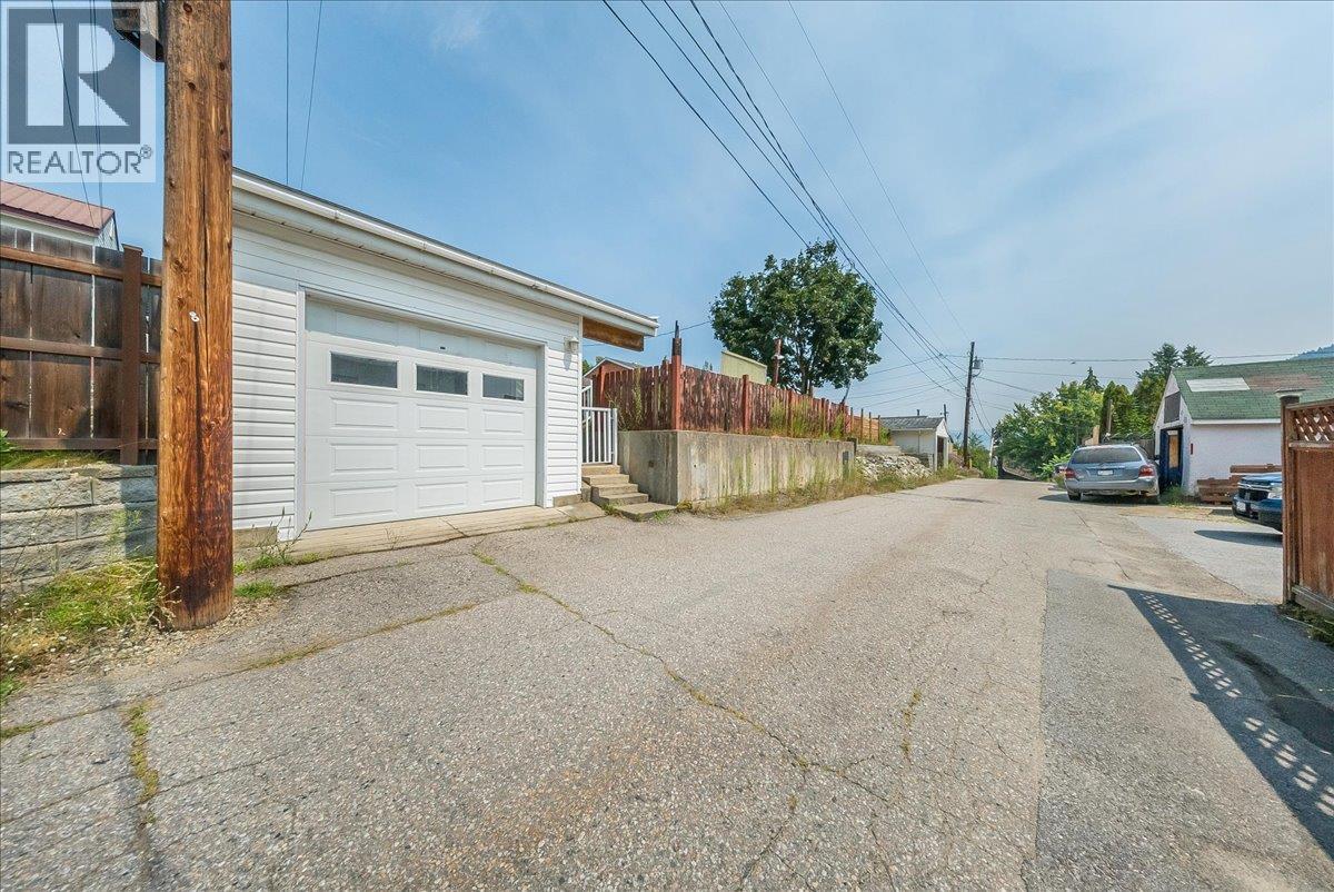 916 Thackeray Street - 34