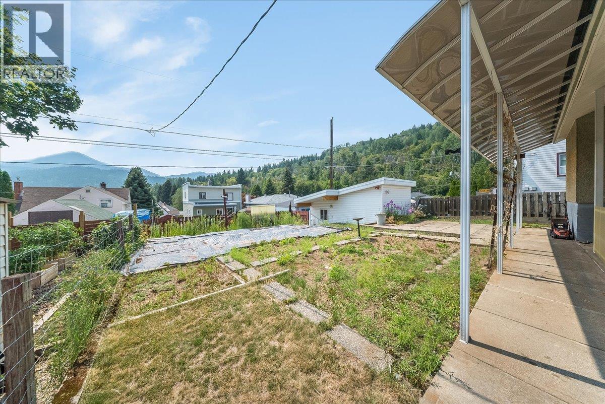 916 Thackeray Street - 28