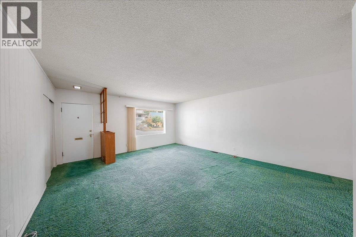 916 Thackeray Street - 3