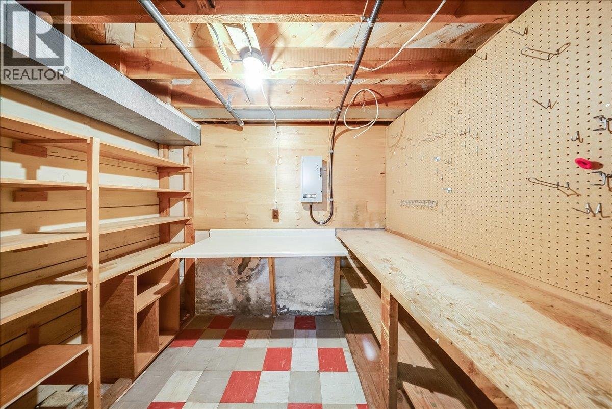 916 Thackeray Street - 23