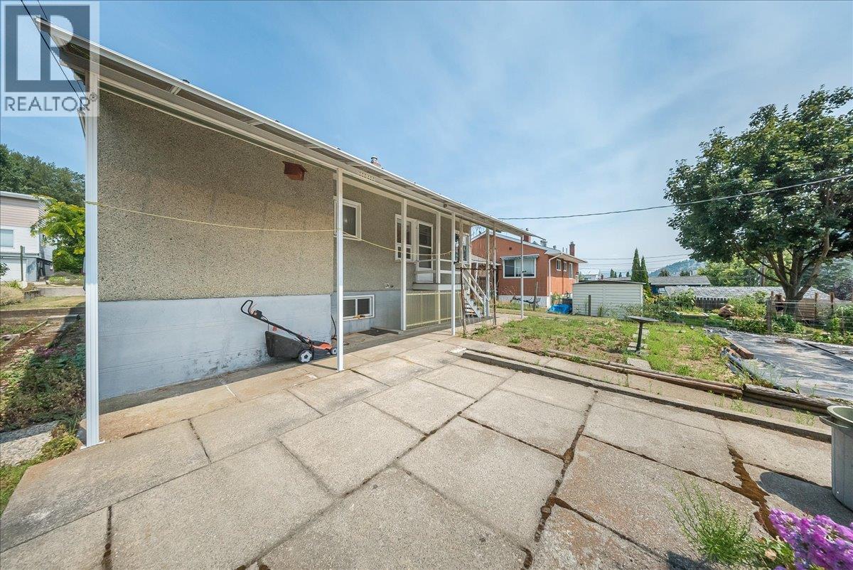 916 Thackeray Street - 30