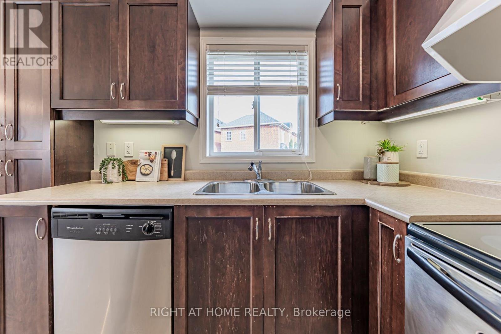 11 OLIVETT LANE - 14