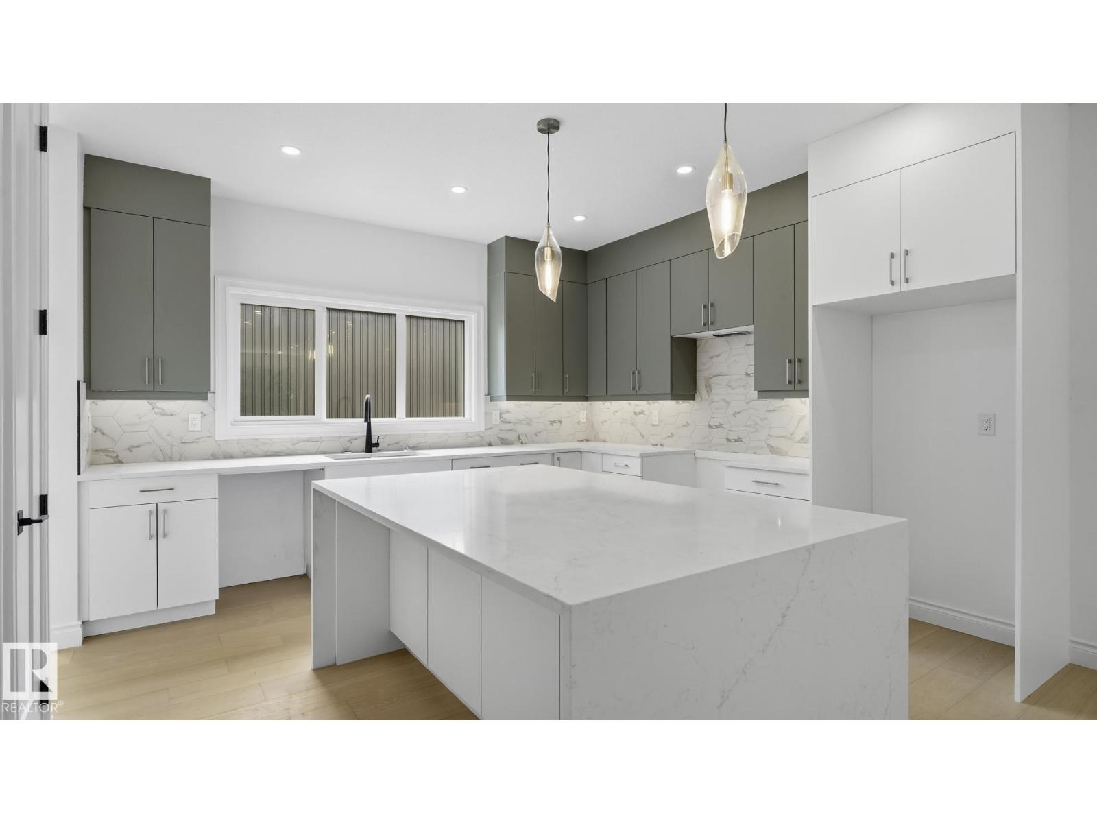 9224 94 ST NW - 10