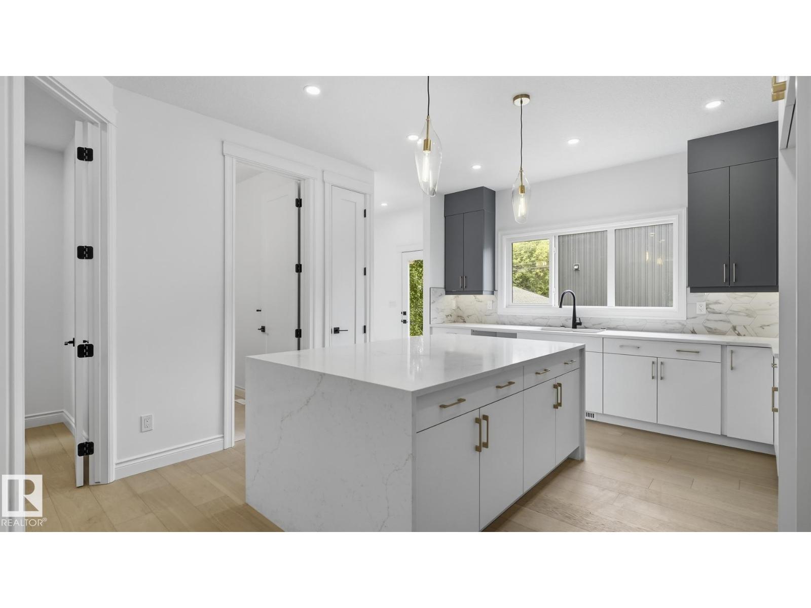 9224 94 ST NW - 11