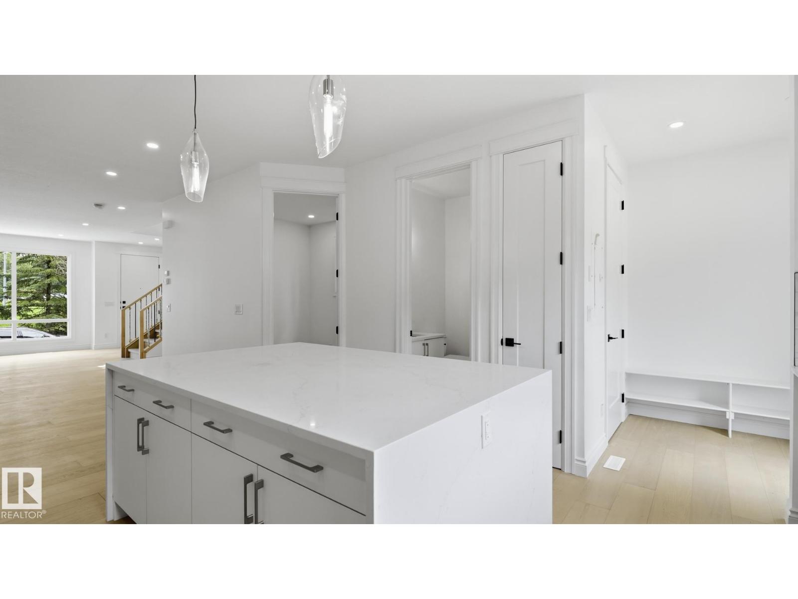9224 94 ST NW - 12