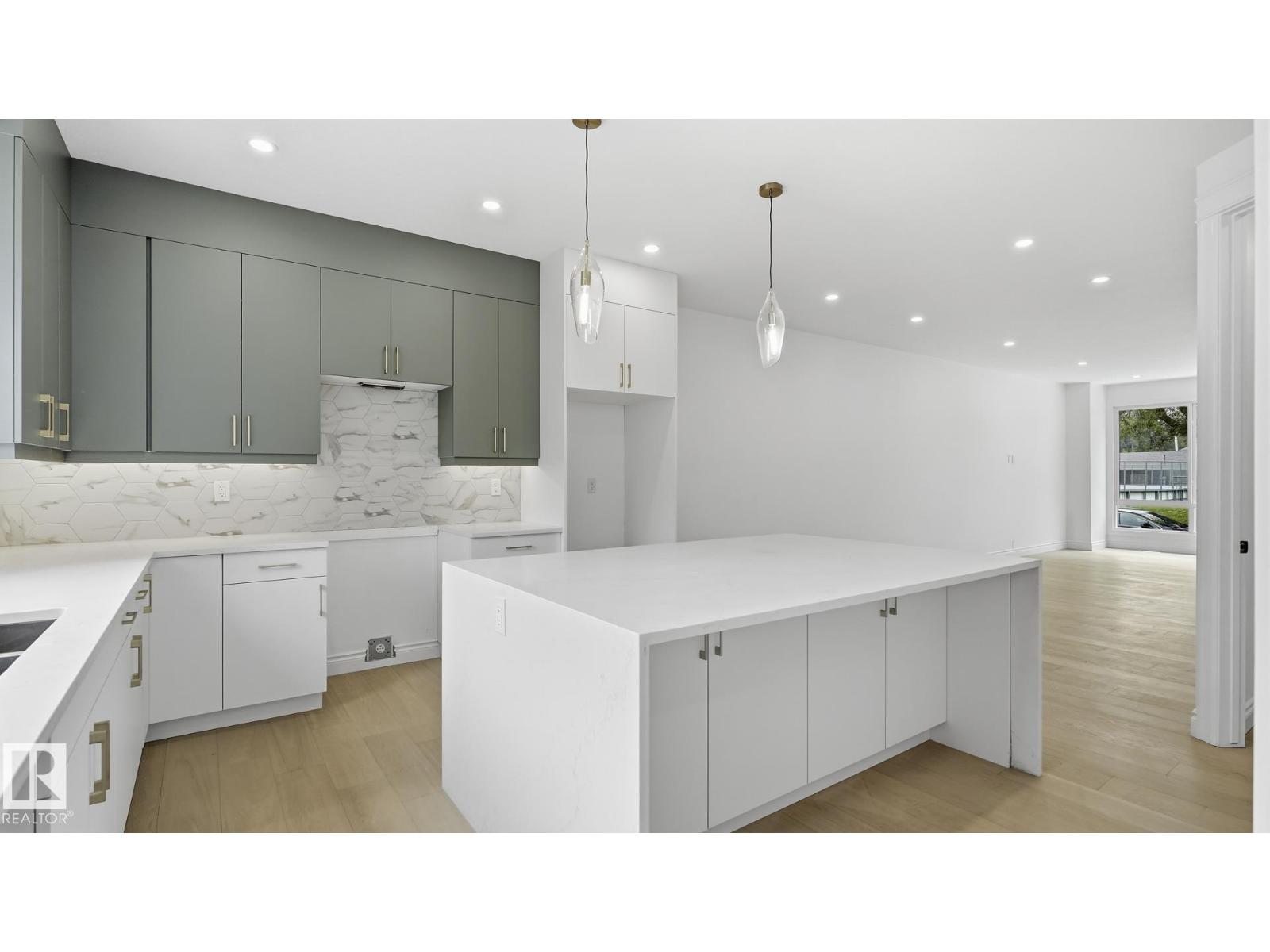 9224 94 ST NW - 13