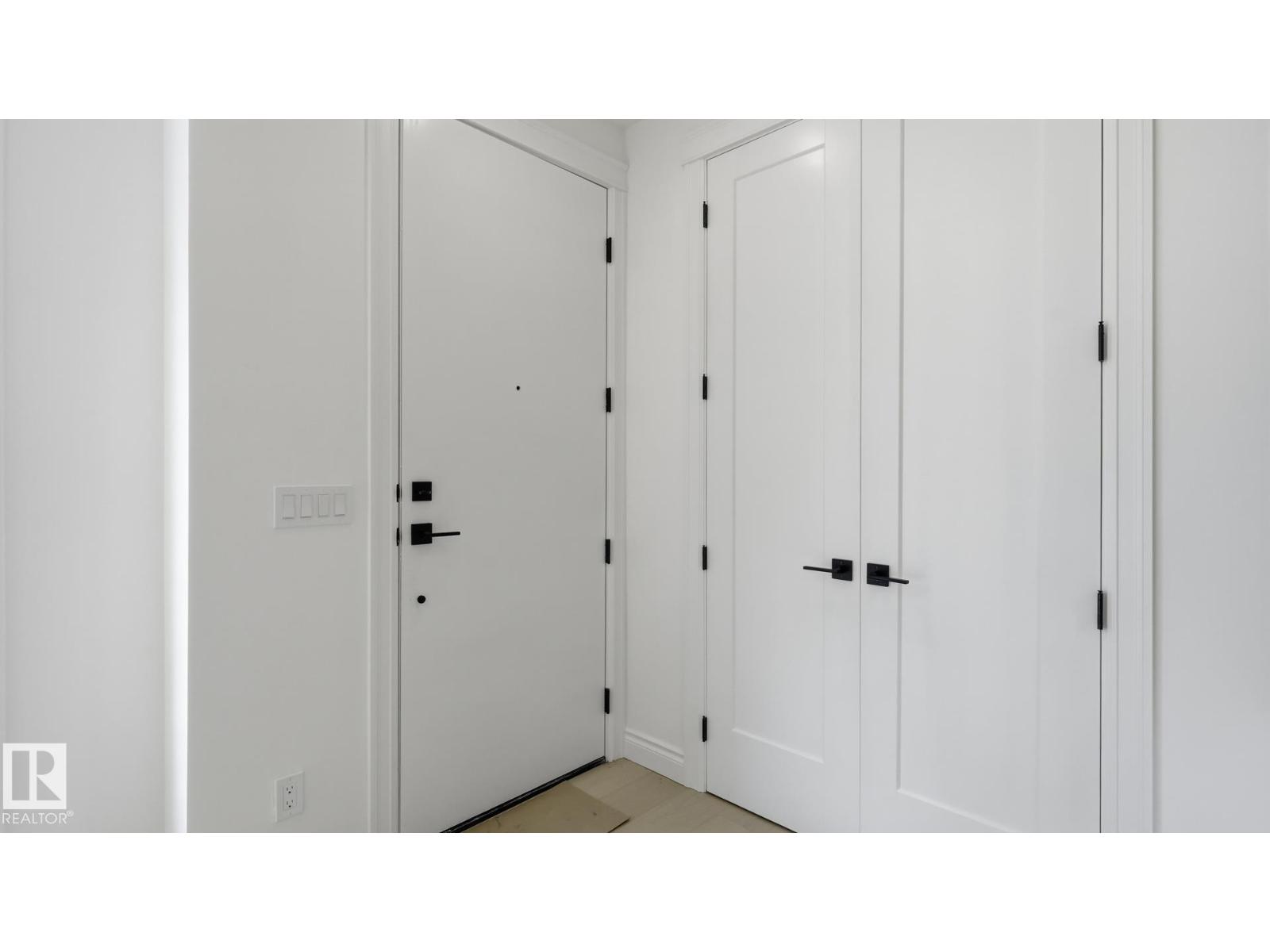 9224 94 ST NW - 2