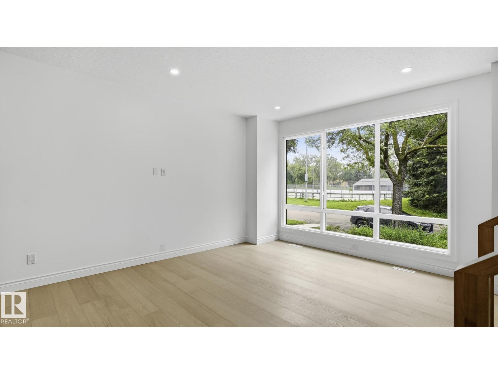 9224 94 ST NW - 4