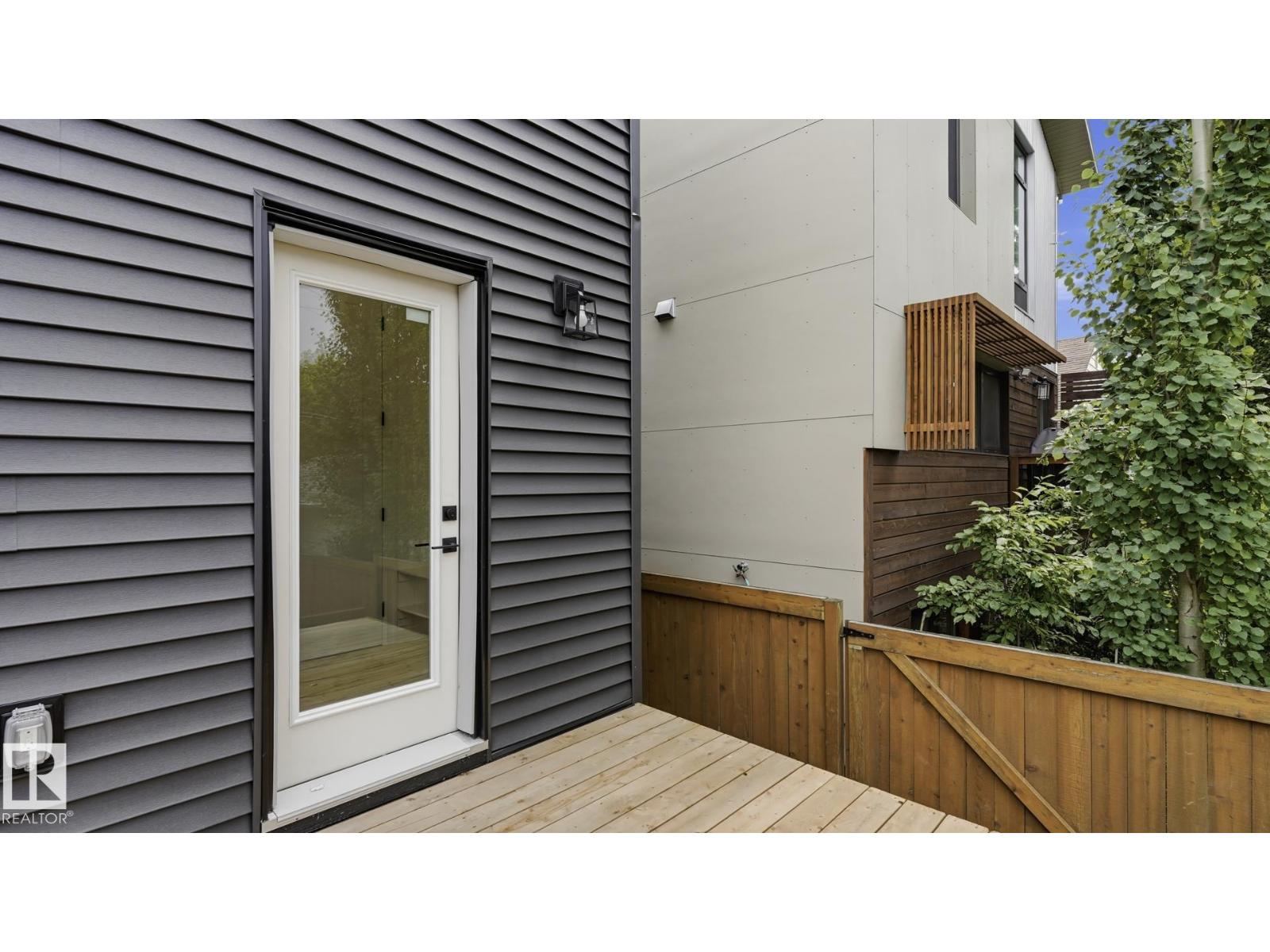 9224 94 ST NW - 44
