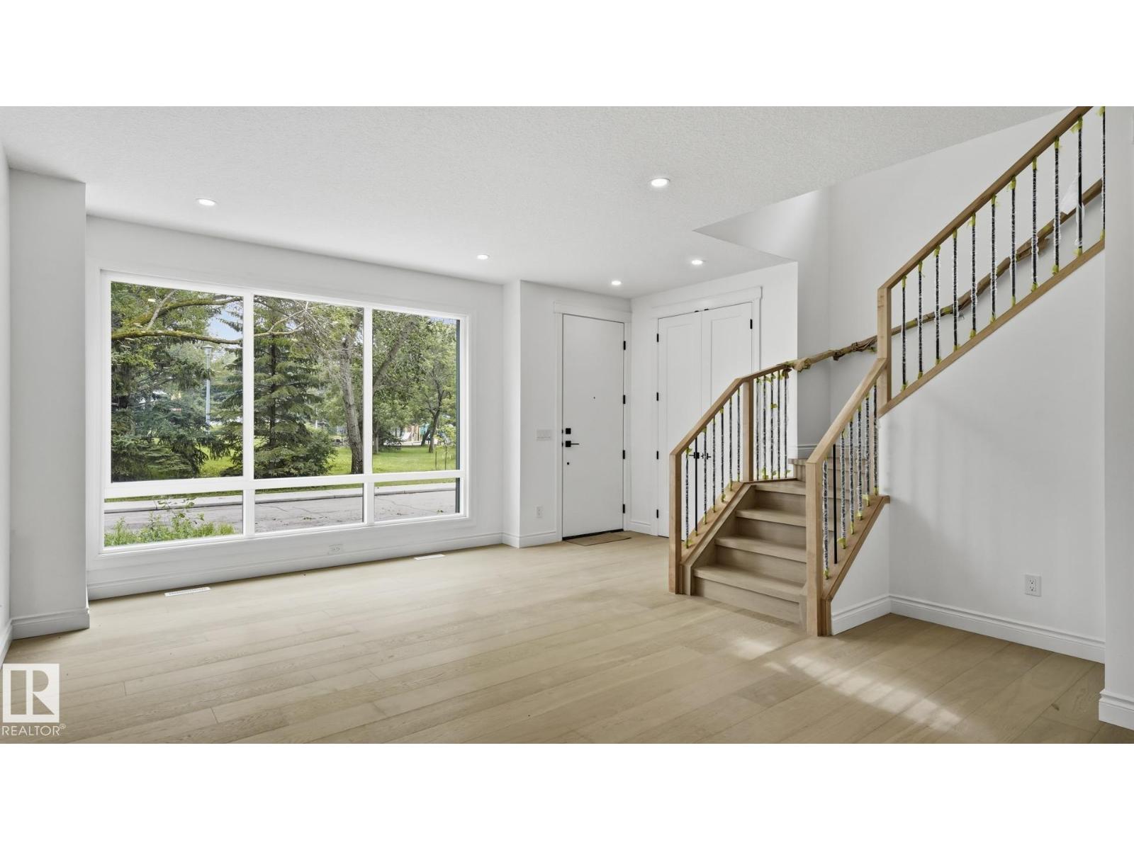 9224 94 ST NW - 5