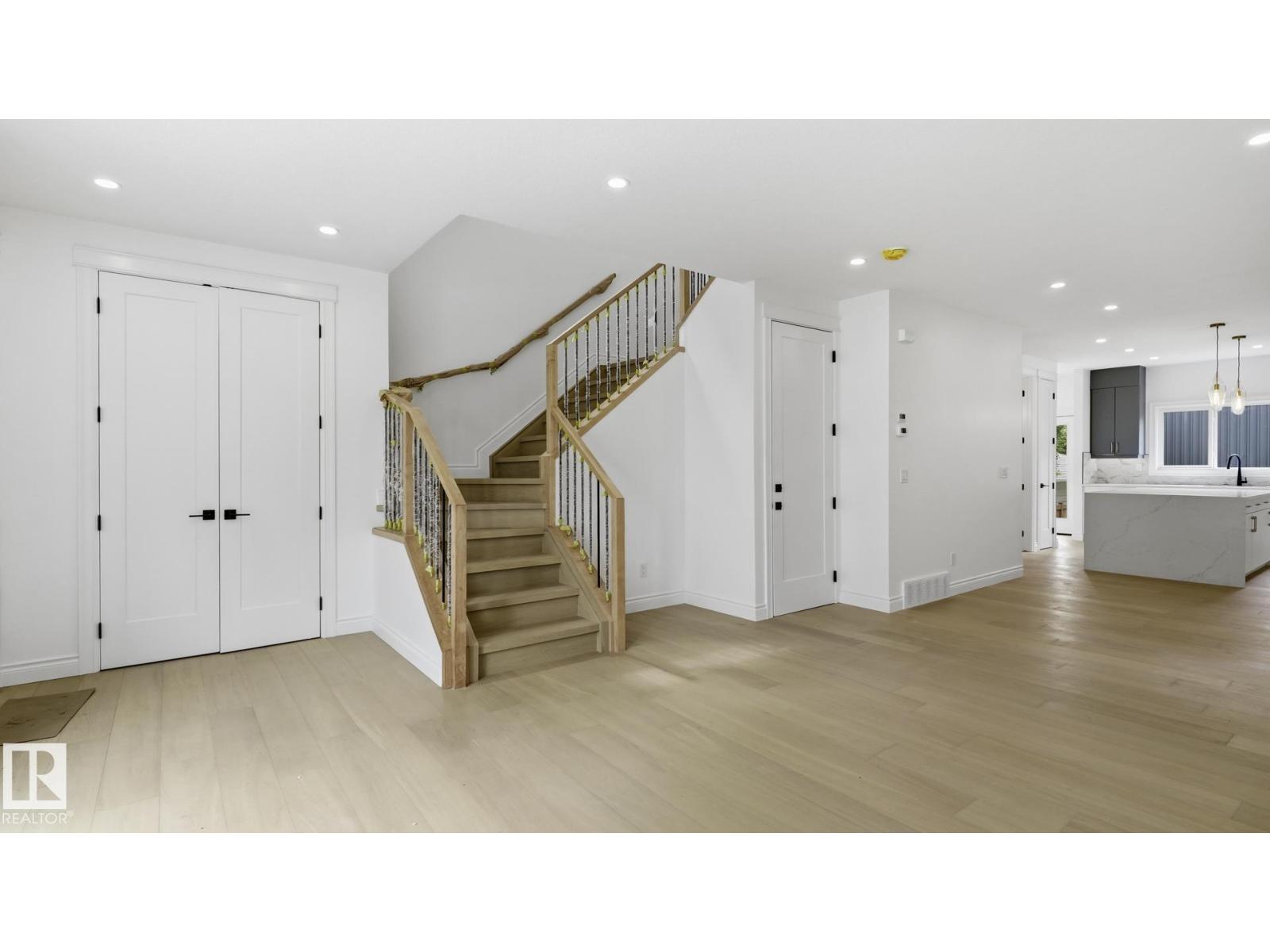 9224 94 ST NW - 6