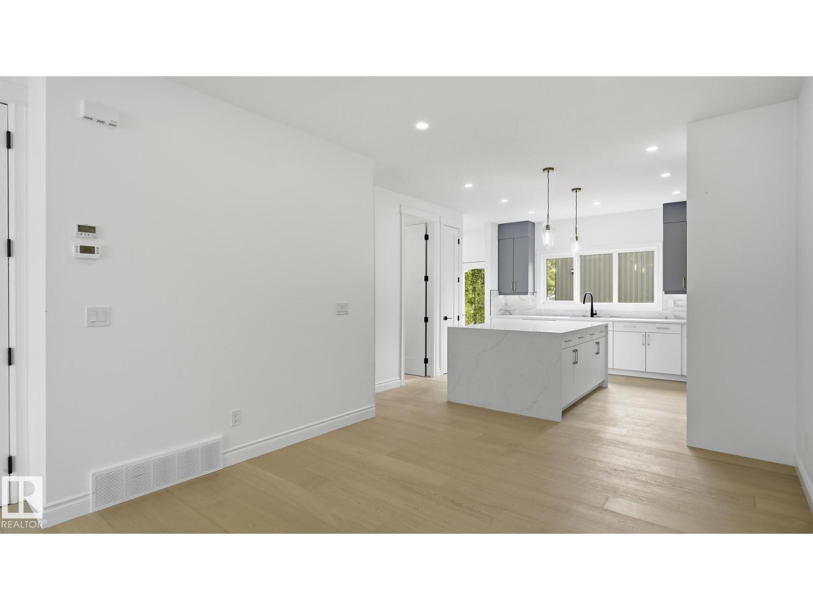 9224 94 ST NW - 7
