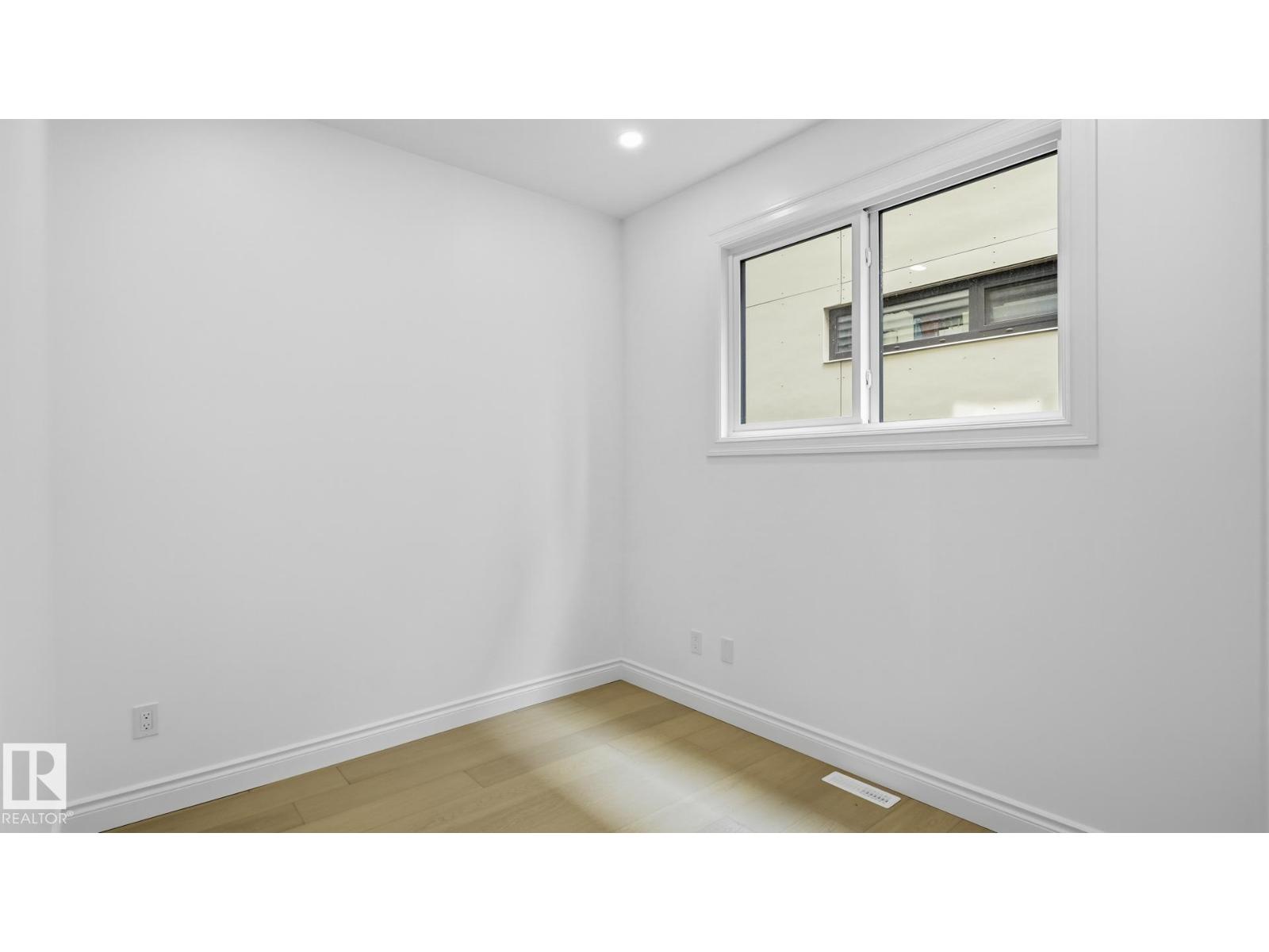 9224 94 ST NW - 9