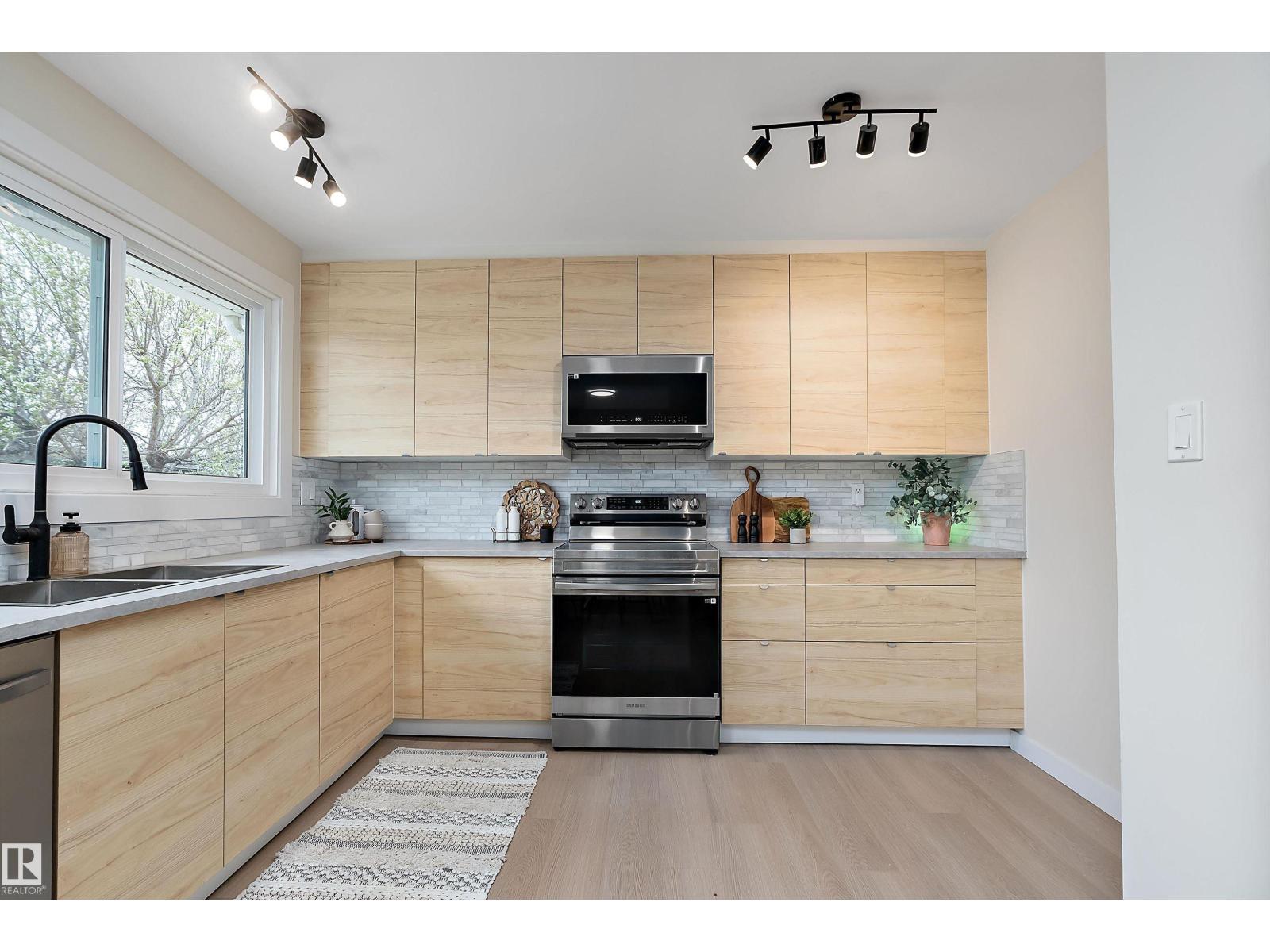 6411 152A AV NW - 15