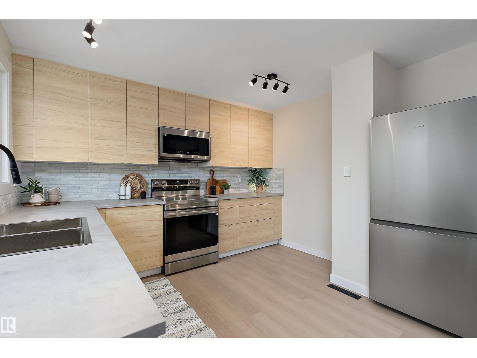 6411 152A AV NW - 16