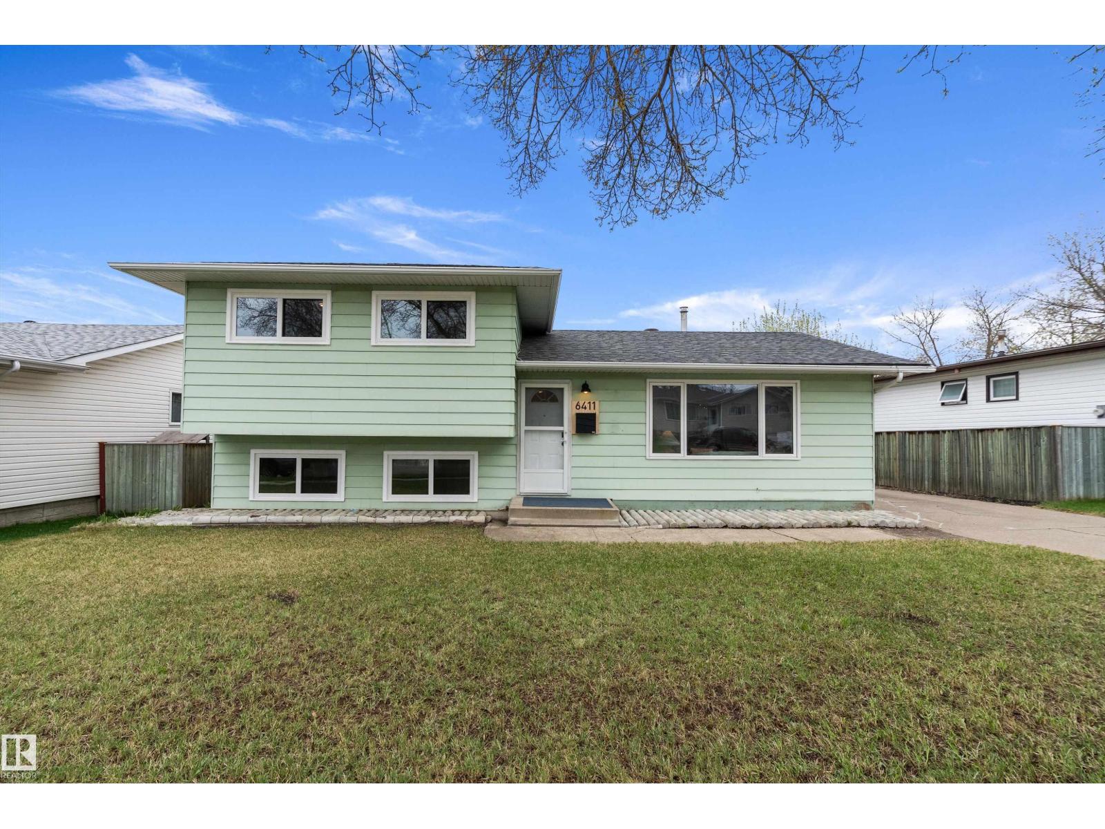 6411 152A AV NW - 2