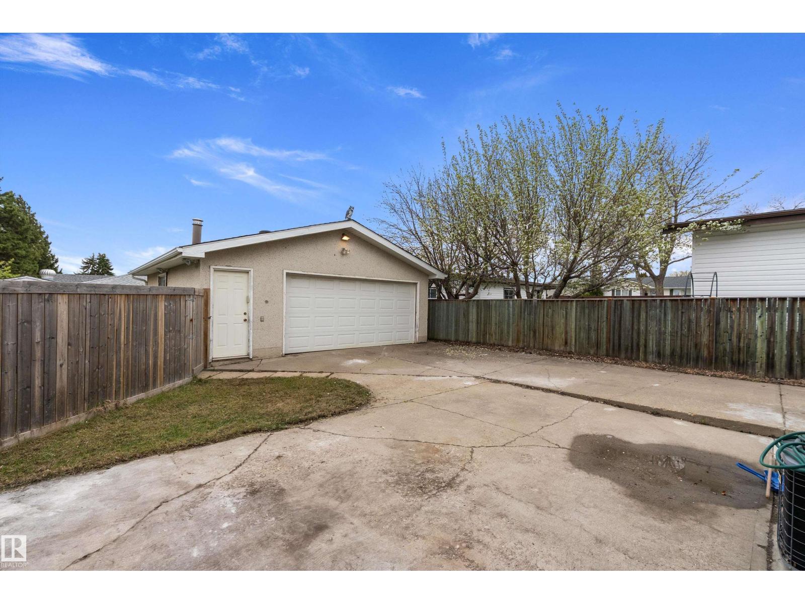 6411 152A AV NW - 41