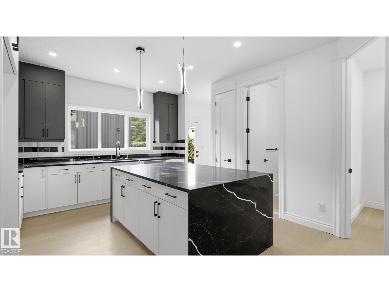 9226 94 ST NW - 10
