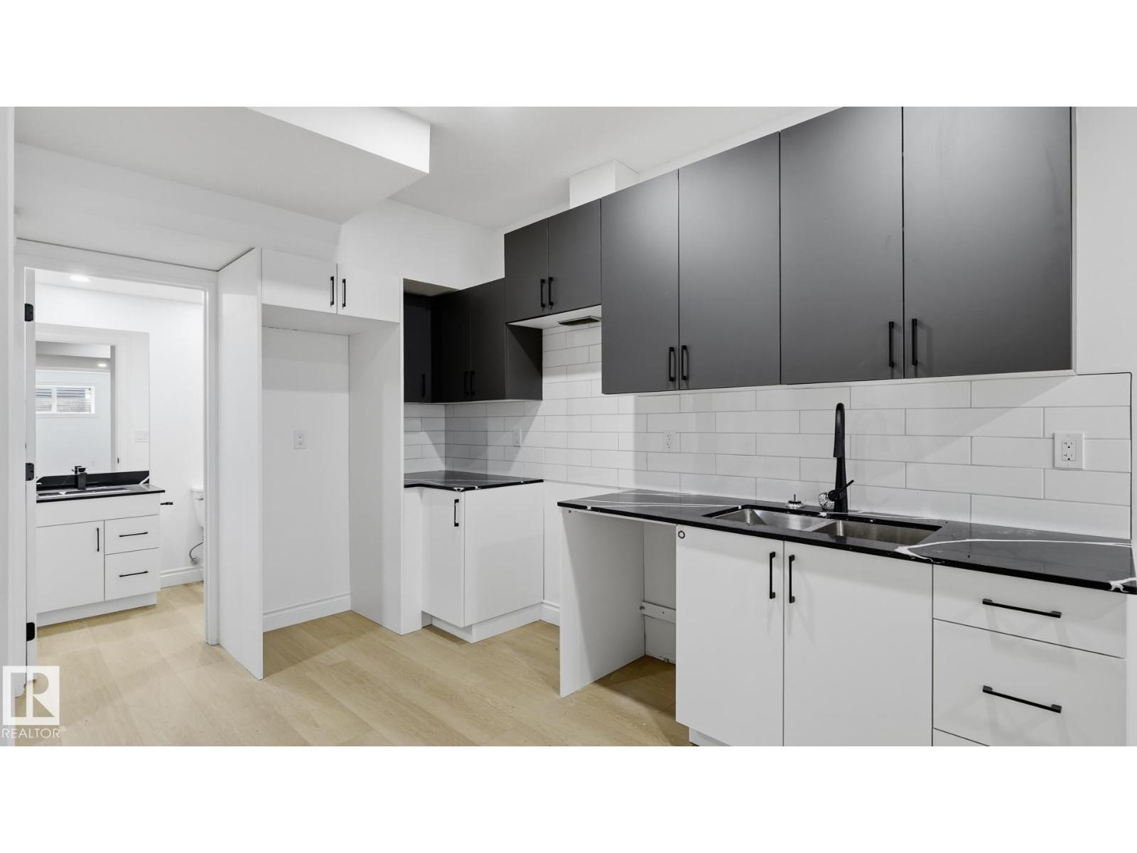 9226 94 ST NW - 26