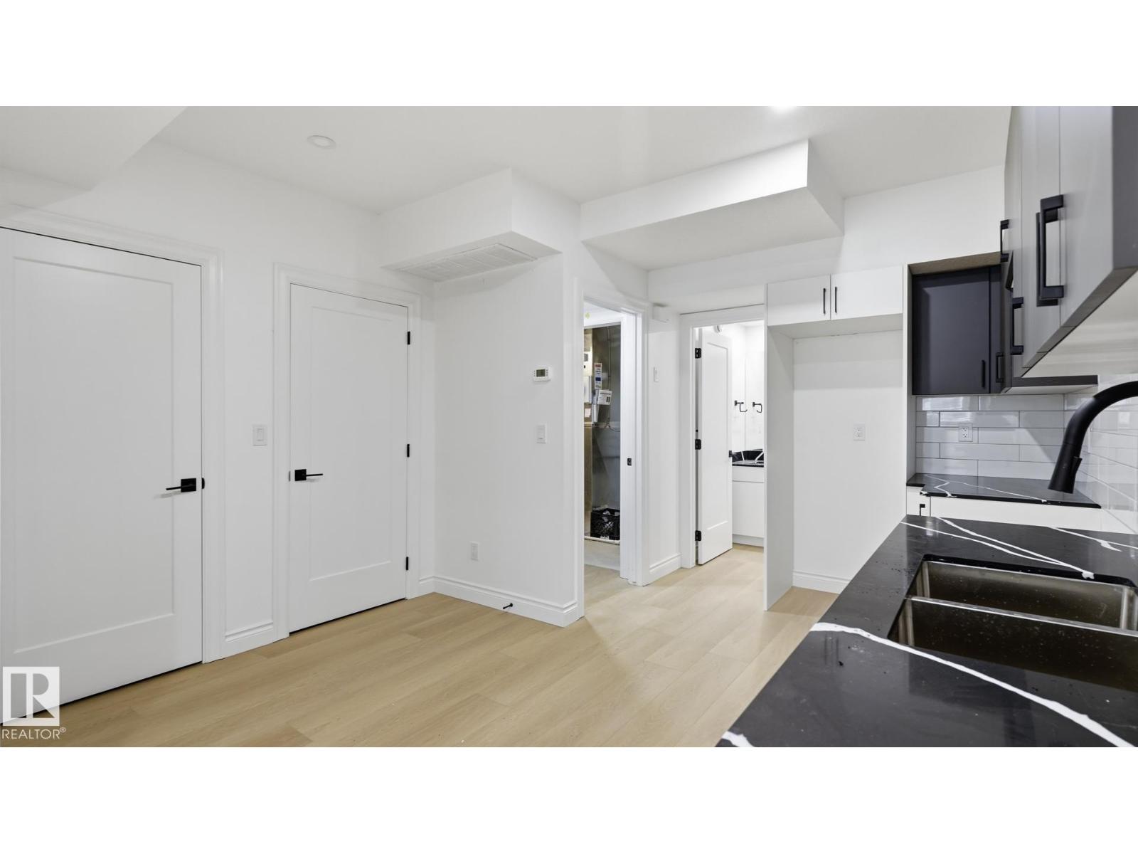 9226 94 ST NW - 27