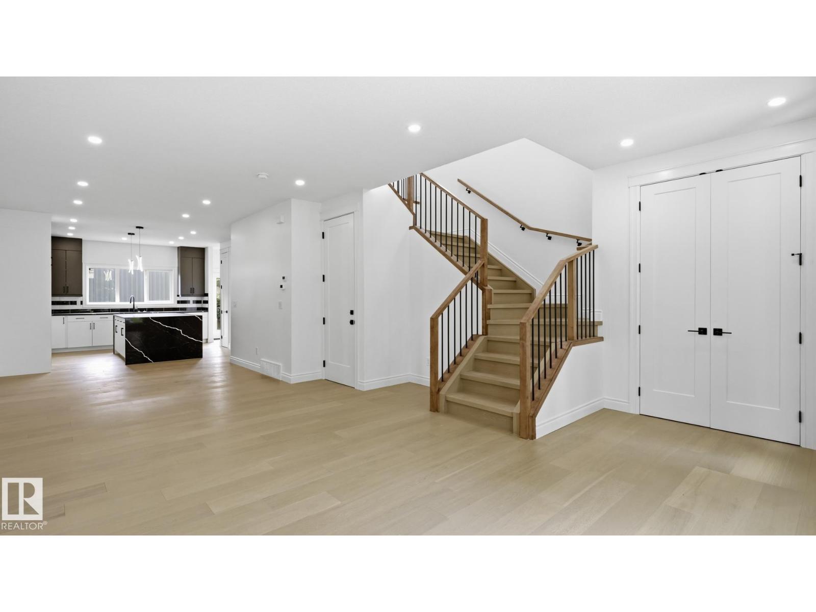 9226 94 ST NW - 3