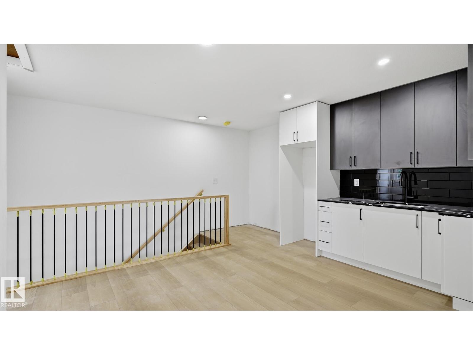 9226 94 ST NW - 35