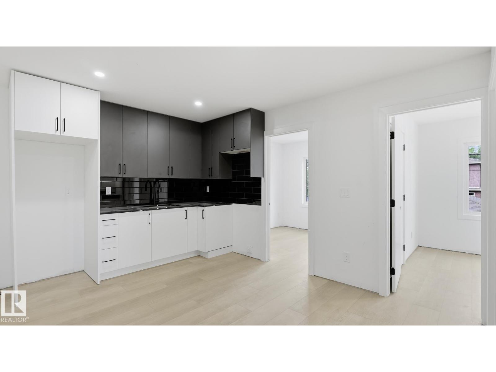9226 94 ST NW - 36